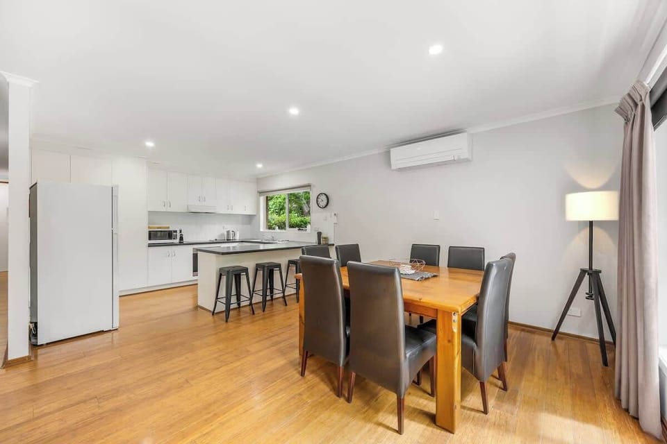 Kookaburra Retreat Kitchen Dining