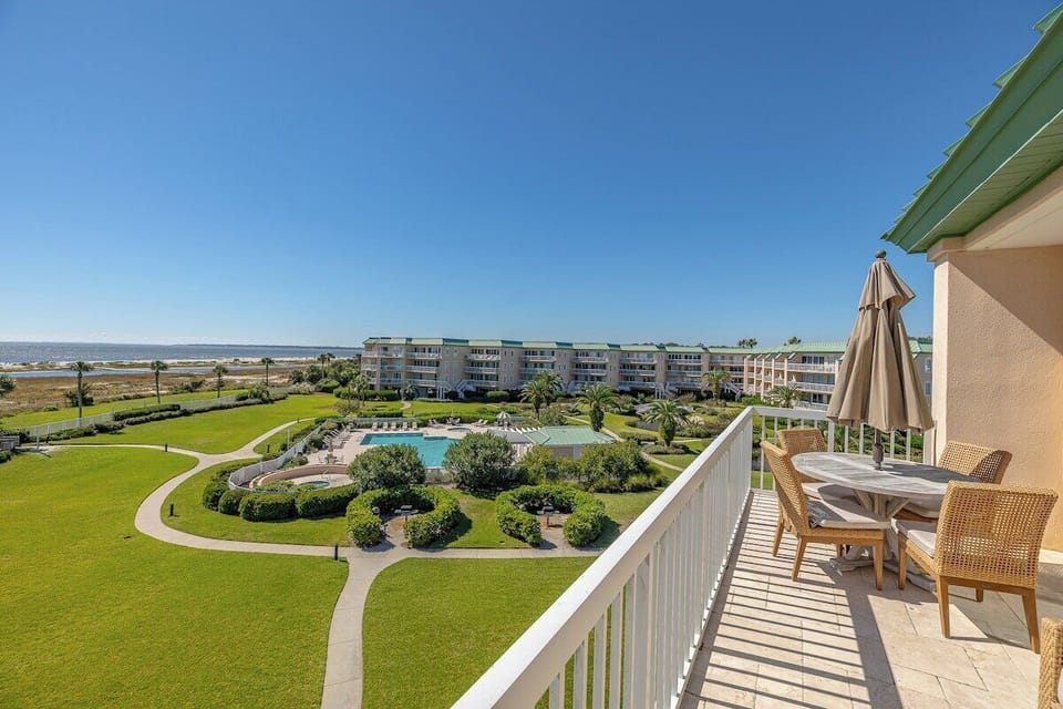 Saint Simons Grand #325 Private balcony sideview