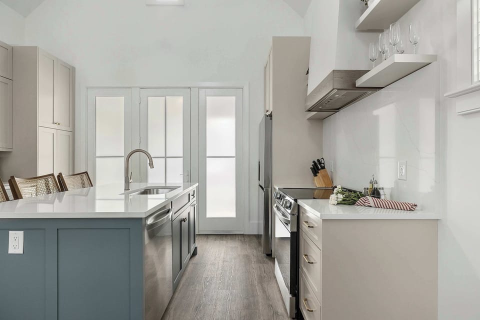Fully equipped kitchen with island seating 
