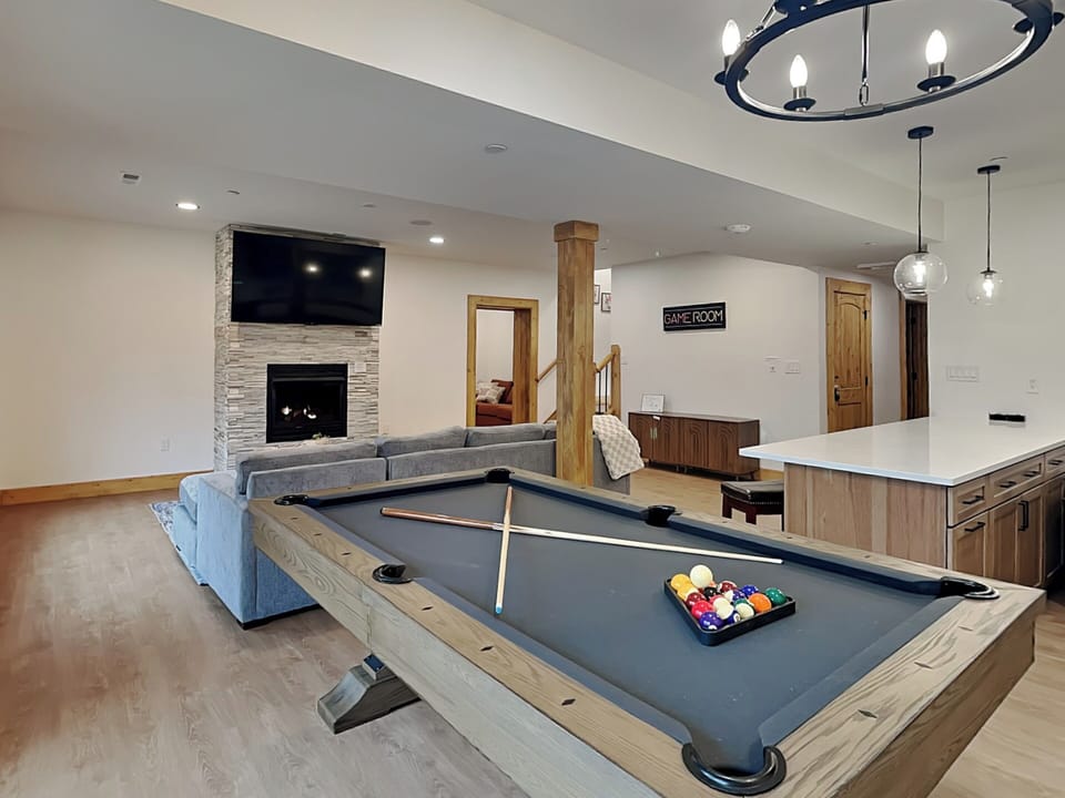 Lower Level Family Room w. Game Table, Wet Bar
