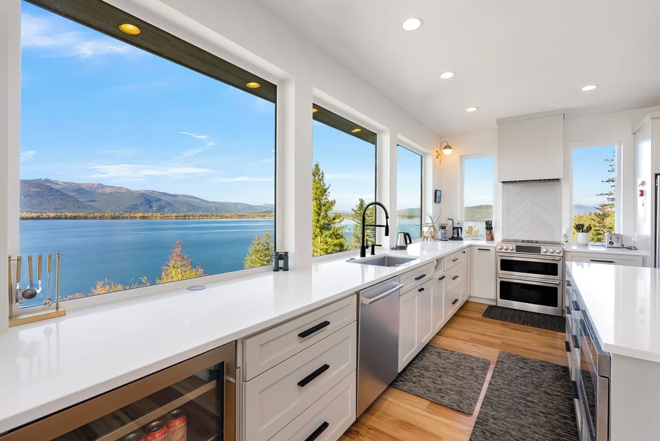 Abundant lake views! Eagle sightings are very common while in the kitchen. 