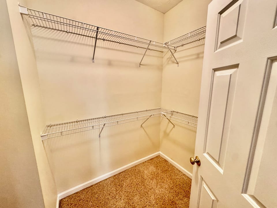 Main En-suite walk-in closet