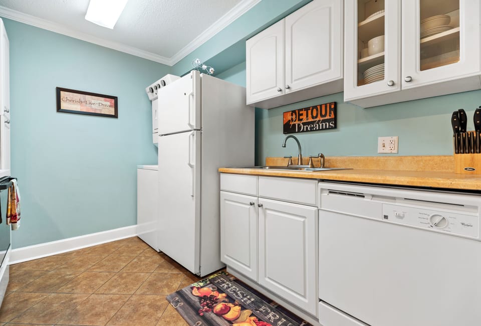 Make a quick snack after a long day at the beach at Island Retreat
