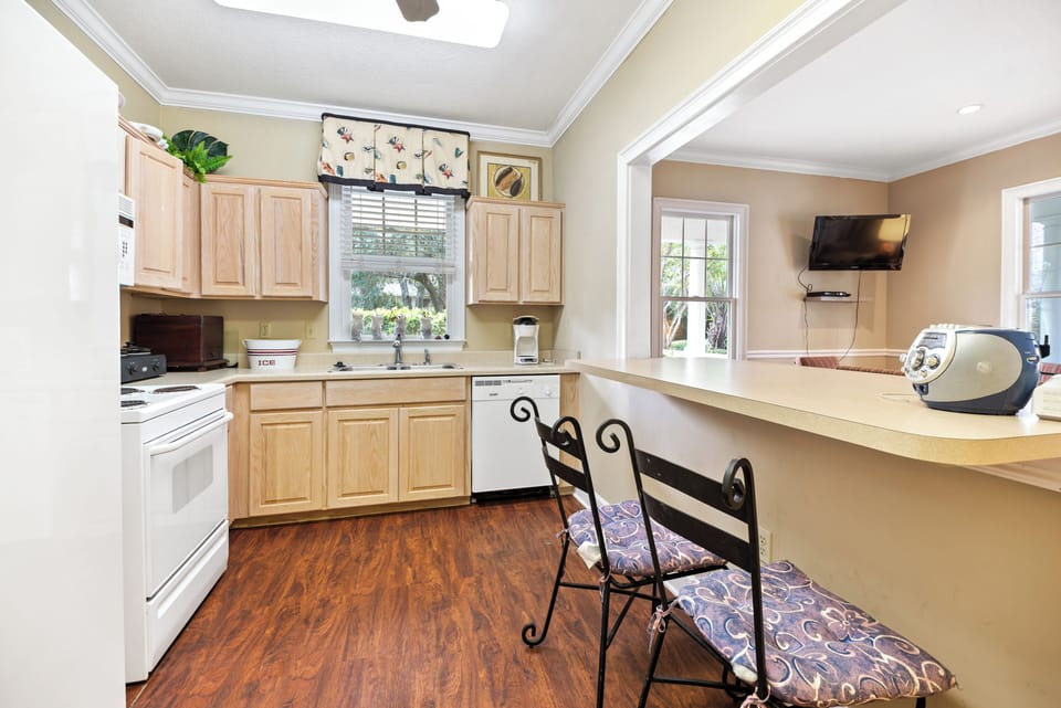 Full kitchen in the Clubhouse for you to use during your stay at Island Retreat