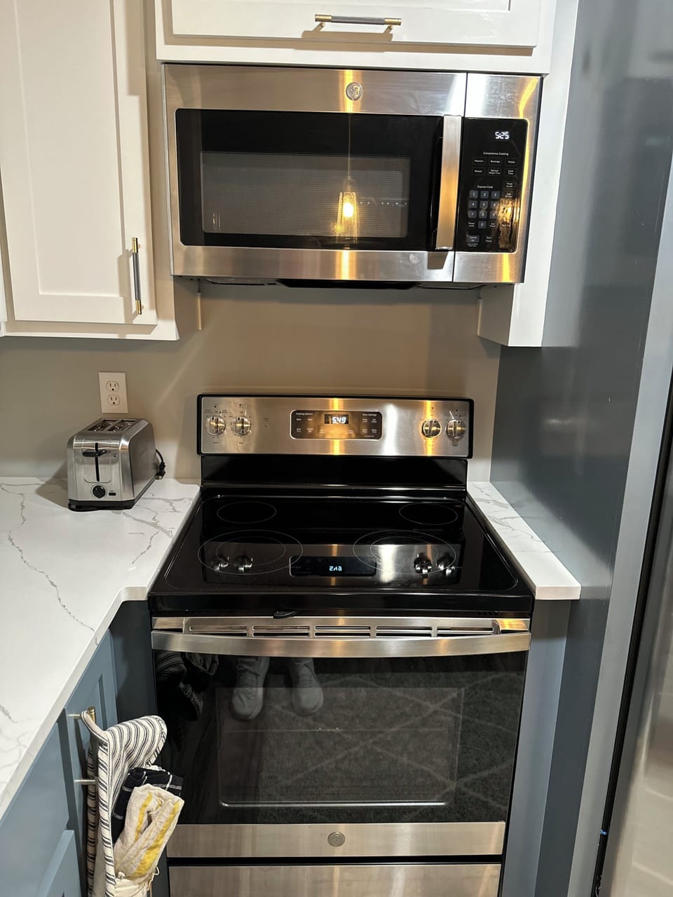 Stove and Microwave
