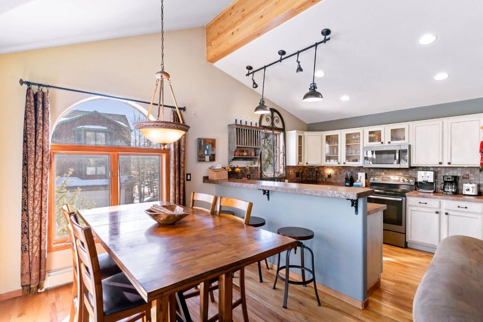 Table Plus Counter Seating