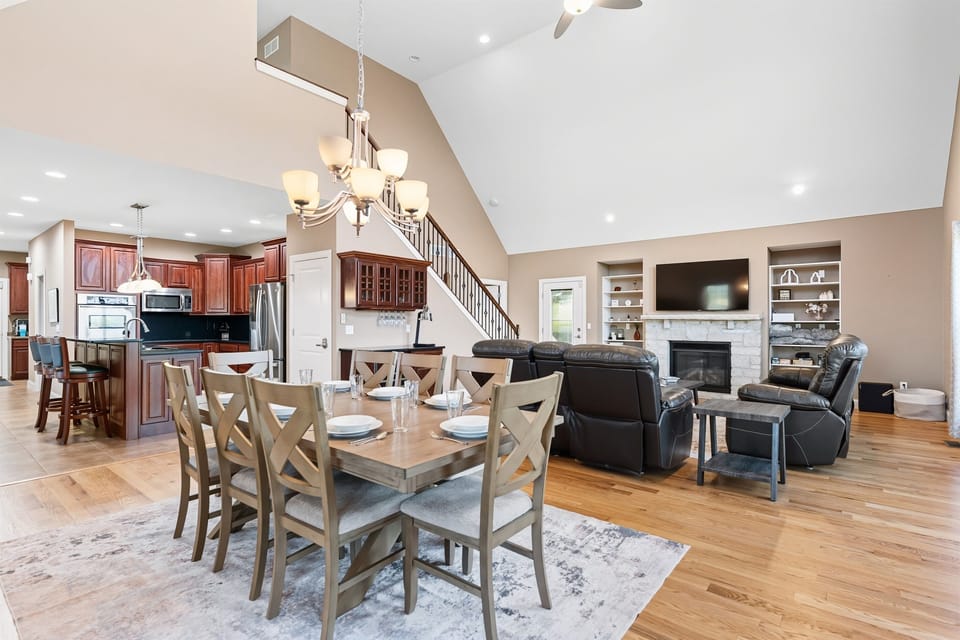 Vacation in style. There's room for everyone to spread out and enjoy.