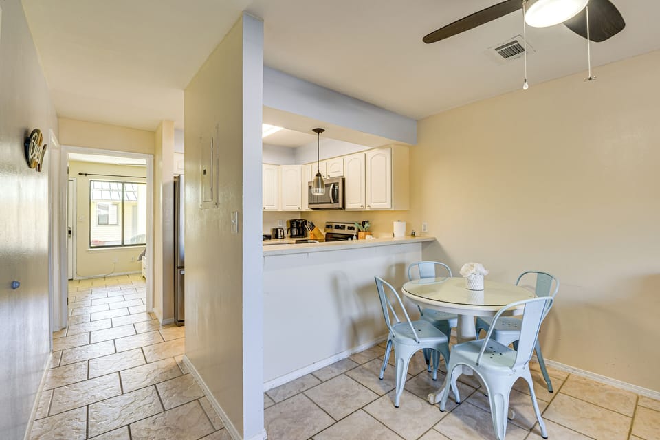 Kitchen | Dining Table