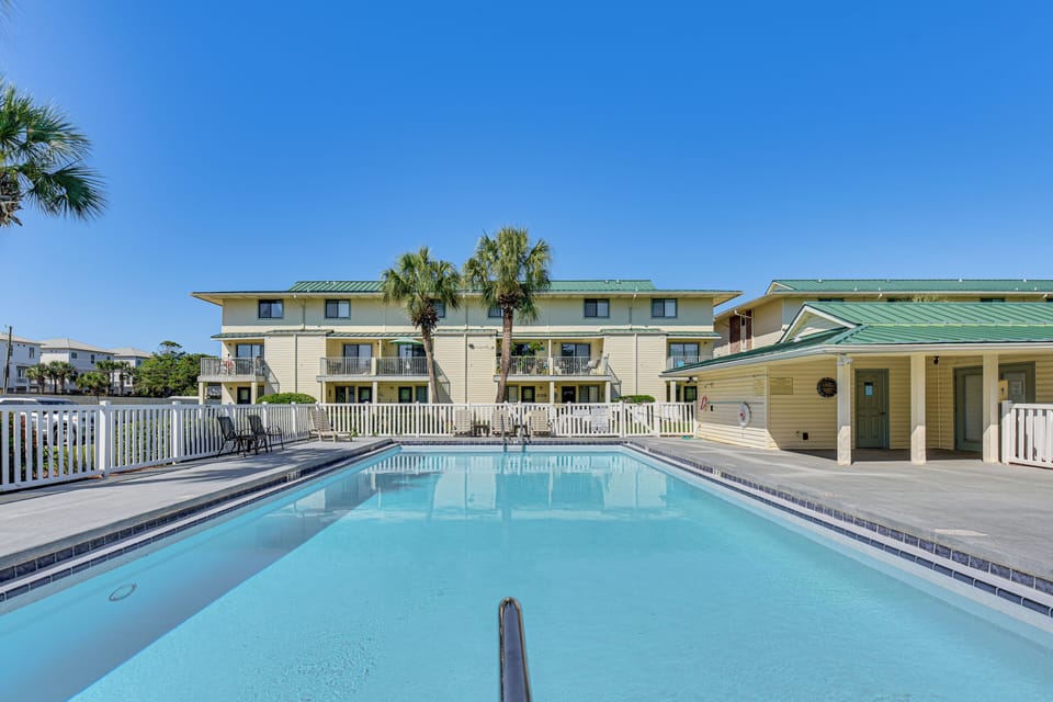 Destin Vacation Rental | 1BR | 1BA | 650 Sq Ft | Small Step to Enter
