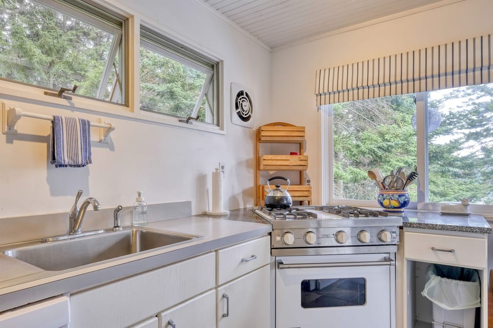 Kitchen Angle - Main Cottage