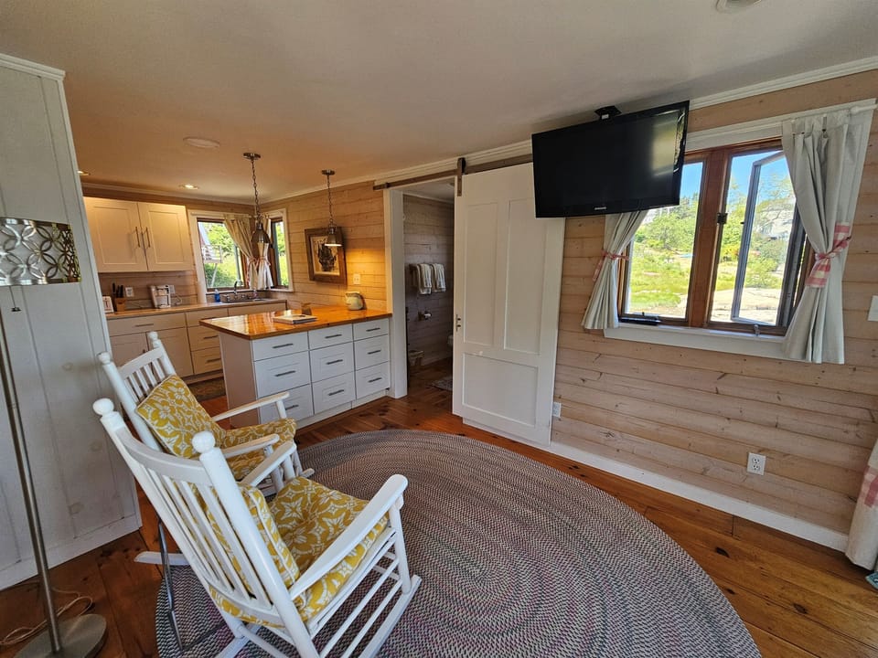 Sitting area with T.V