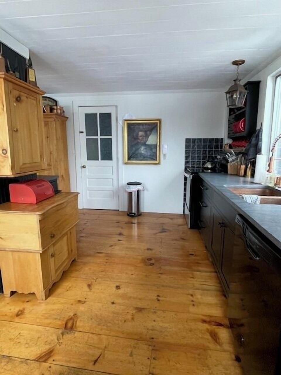 Kitchen - Another angle
