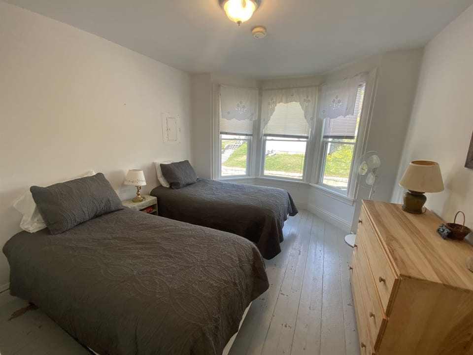 TWO TWIN BEDROOM