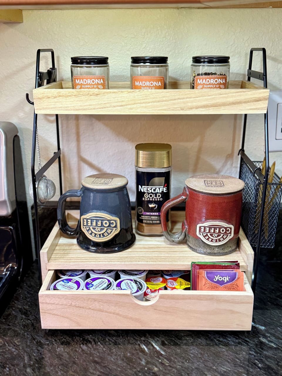 Coffee bar, local loose-leaf teas, tea bags, K-Cup, pour over coffee, espresso