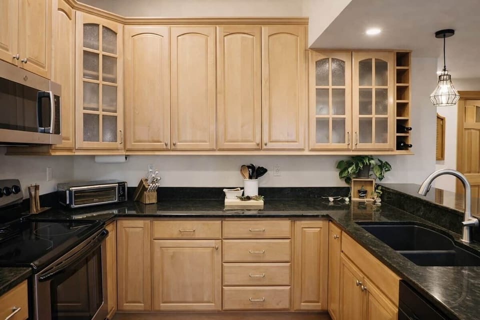 Dishwasher, coffee grinder, wafflemaker, Nutribullet, hand mixer, immersion