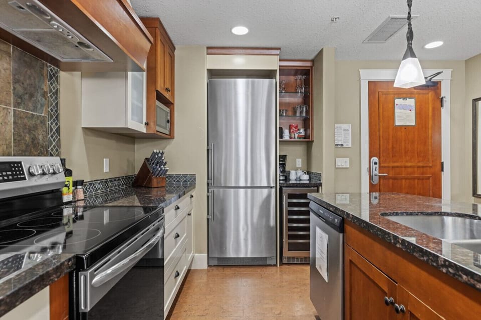 Large kitchen set with all the amenities needed to prepare a delicious meal.