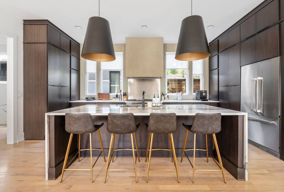Fully equipped modern kitchen with high-end appliances, all the essentials for cooking and your morning coffee. Spacious island with seating for four.