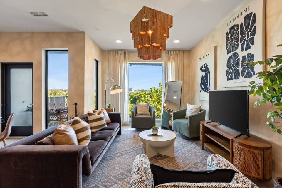 Spacious living room with a stylish couch, stunning riverfront views, and a Smart TV for your entertainment. Enjoy your morning coffee on our private patio that overlooks Cumberland river.