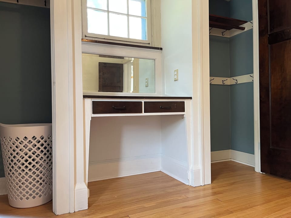 Bedroom 3 - built in vanity or desk