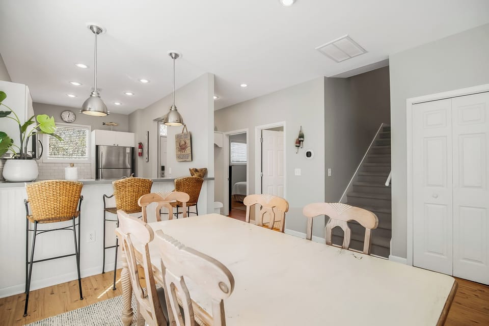 Dining Area - Kitchen