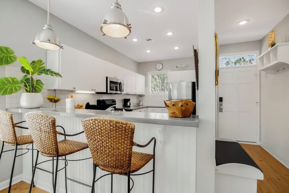 Dining Area - Kitchen