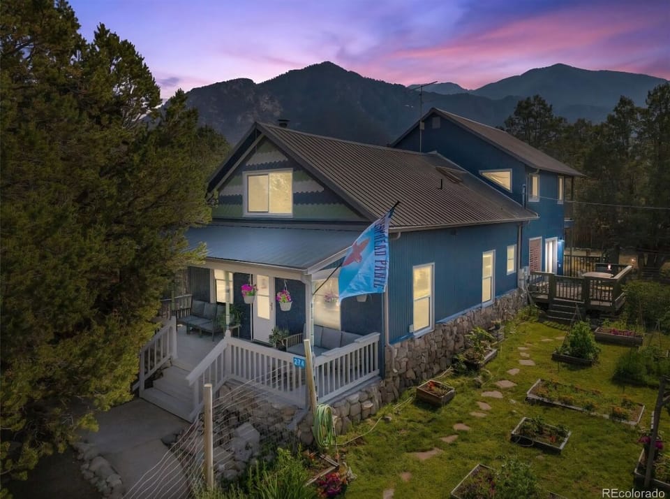 Nestled in the foothills of the Sangre De Cristo Mountains 5 min walk downtown