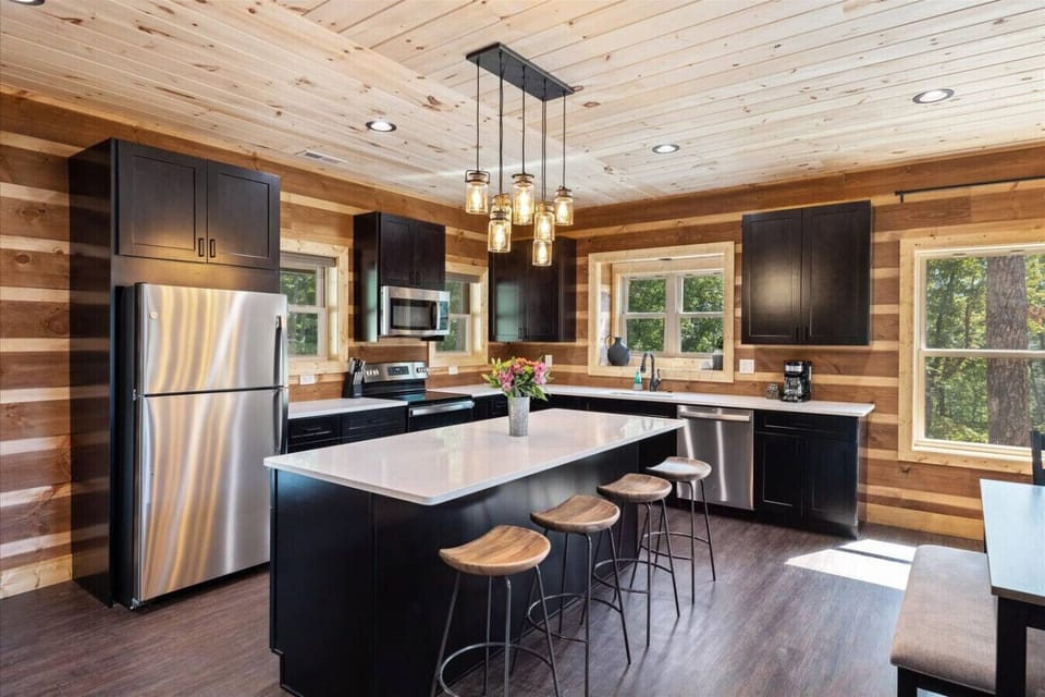Beautiful modern kitchen with island!