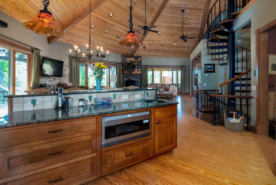 Lakefront Main House at Ondine Estate (6225)