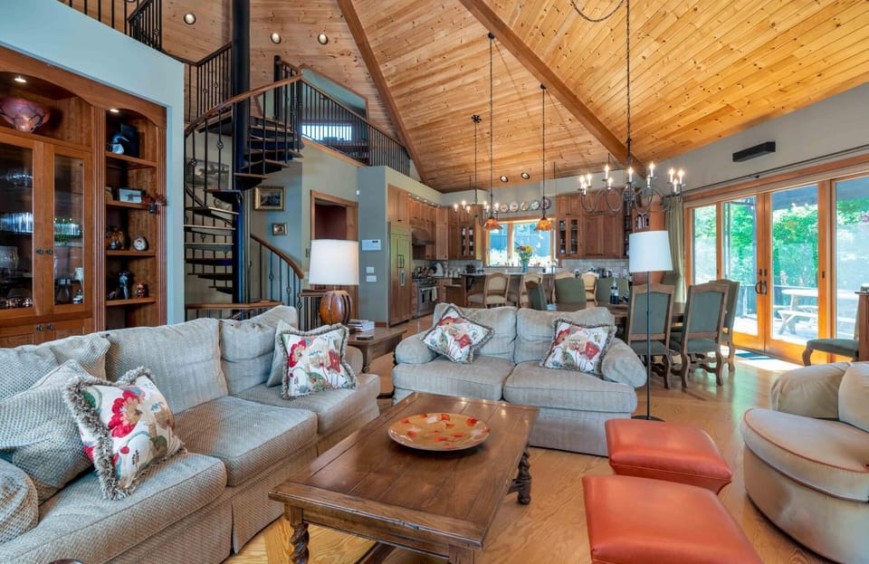 Lakefront Main House at Ondine Estate (6223)
