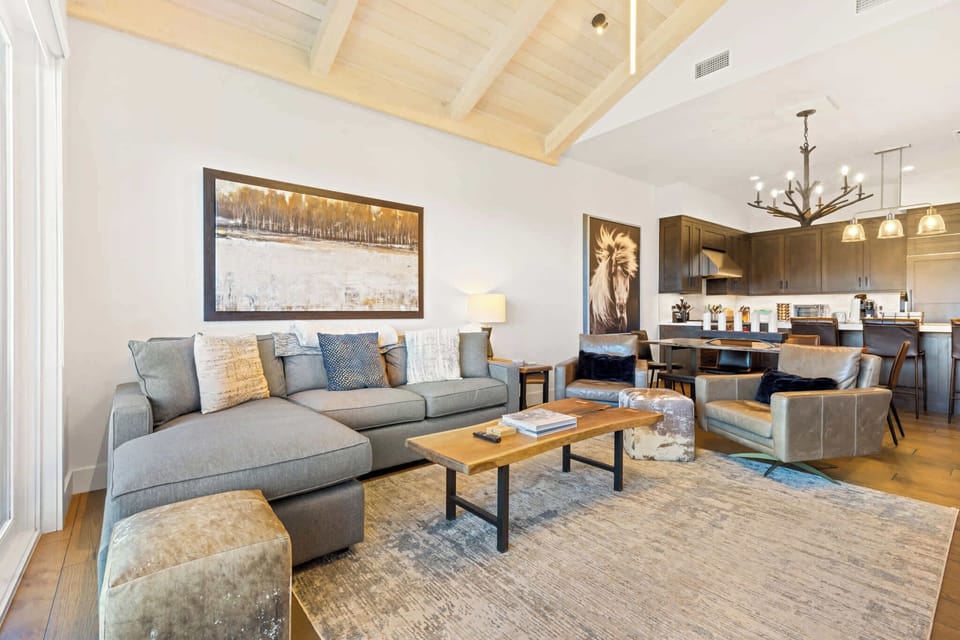 Living room: Gas fireplace, Smart TV, mountain views, access to patio