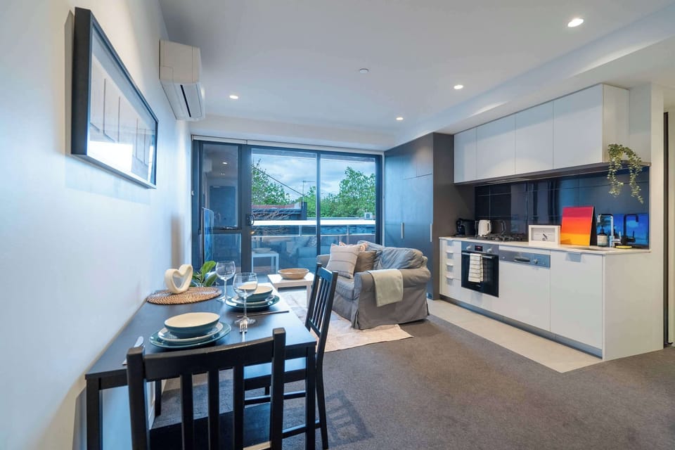 Bright unit with balcony 