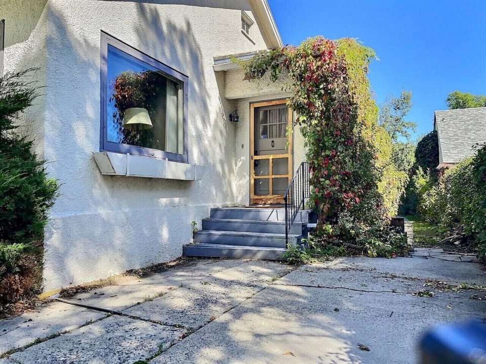 Entry to the home
