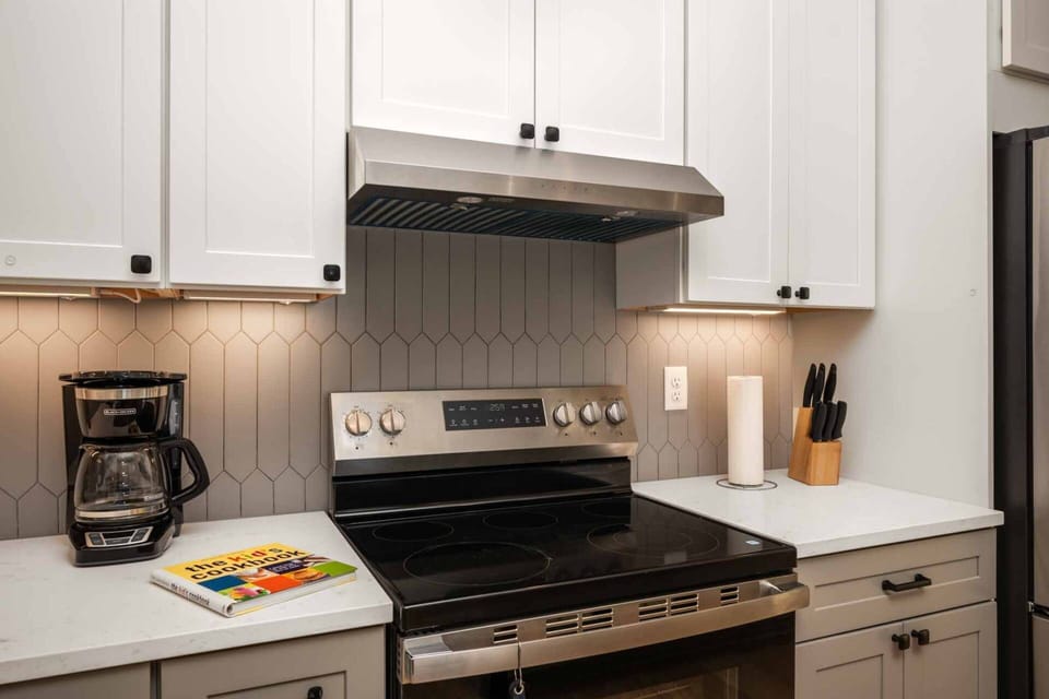 Coffee lovers are in luck as this rental provides coffee. There are also cute cafes in town!