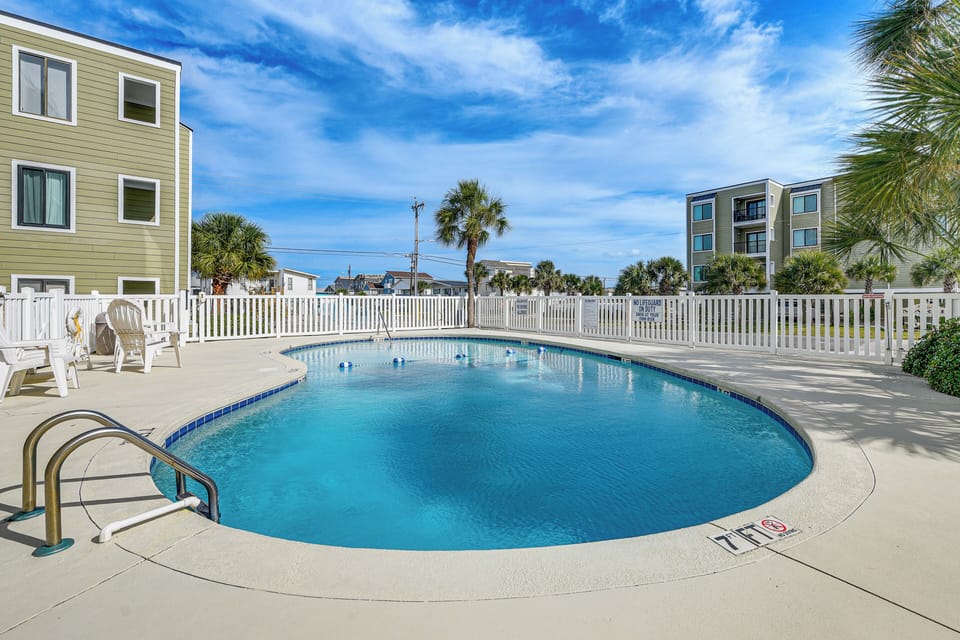 Marsh Villas | Community Pool