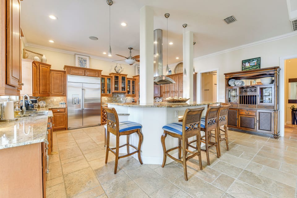 Kitchen | Drip/Keurig Coffee Maker | Trash Bags & Paper Towels | 1st Floor