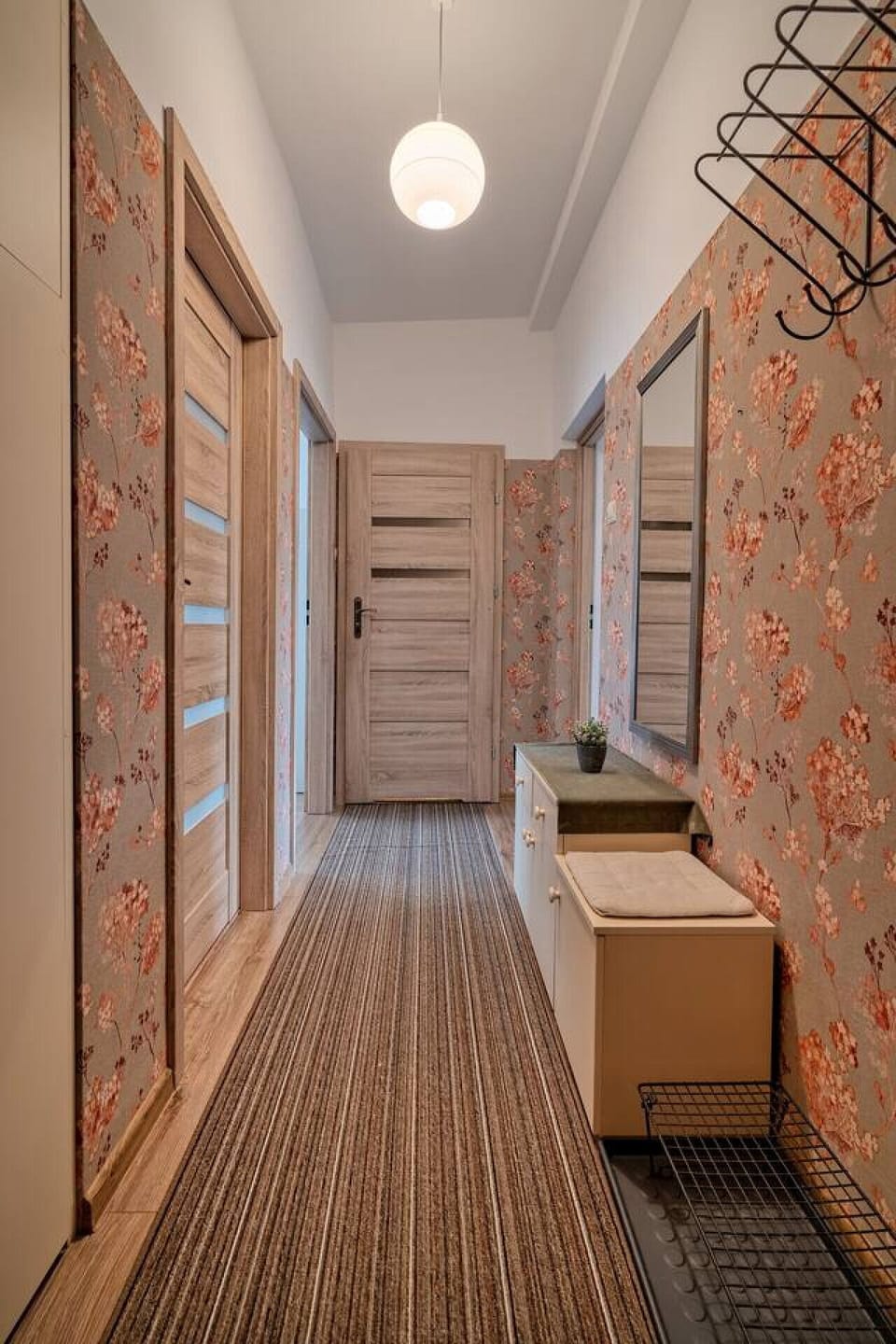 50m2 Apartment Perfect for 5 - Book Now with RENTUJEMY