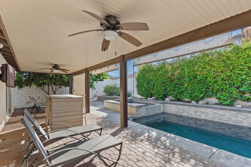 Outdoor Area (Pool)