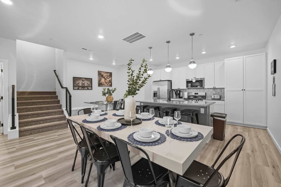 Cook, chat, and dine together—open kitchen and space for the whole crew!