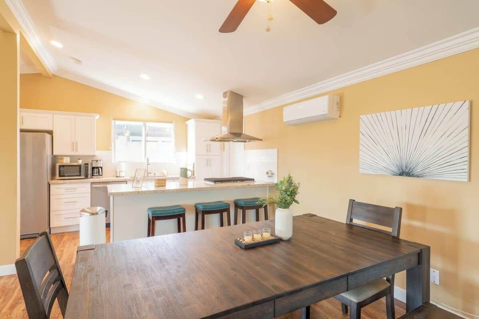 Sit at this great dining table and enjoy a home cooked meal or some take out!
