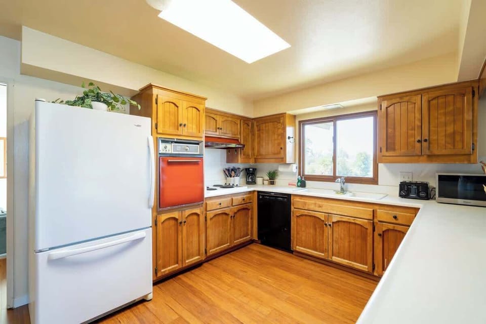 You’ll have access to all the appliances, cookware and dinnerware you could need