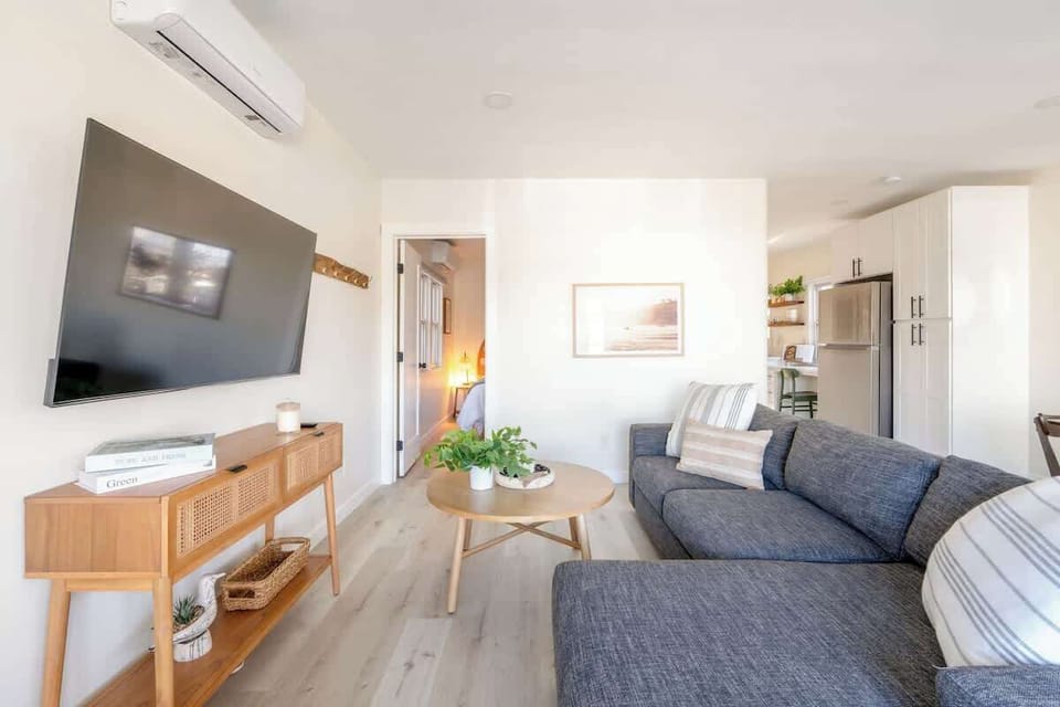 Keep entertained with Netflix and Hulu on the wall-mounted 55" HDTV 
