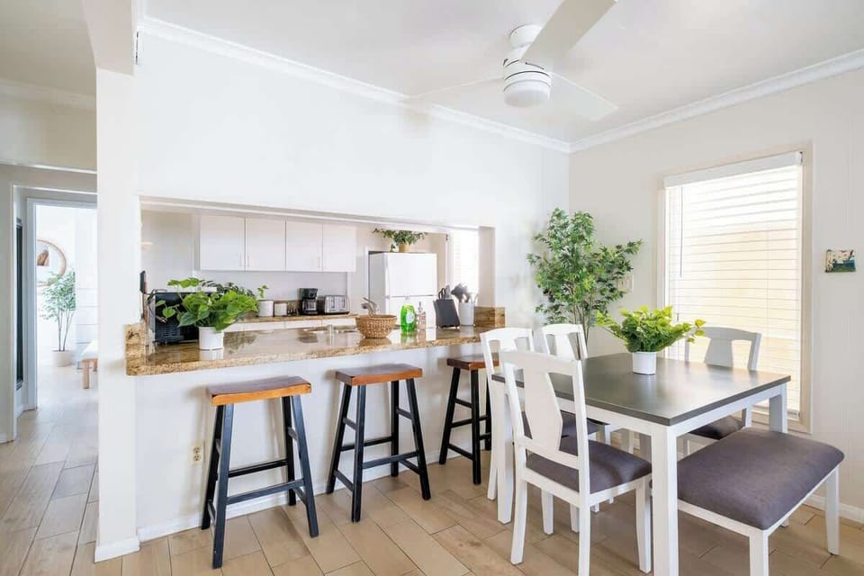 Stay in or eat out with the happening Mission Bay Blvd just steps away