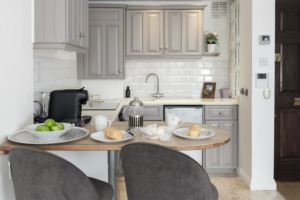Cosy dining space and stylish seating.