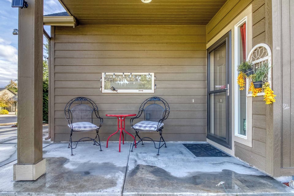 Front Walkway - Front Walkway