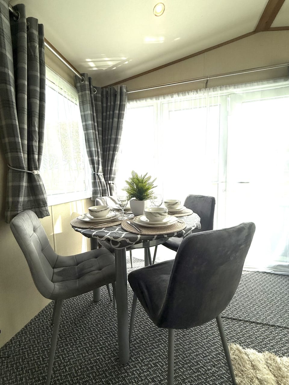 Living Room / Lounge