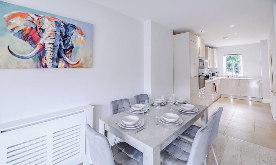 Dining area for 6 people