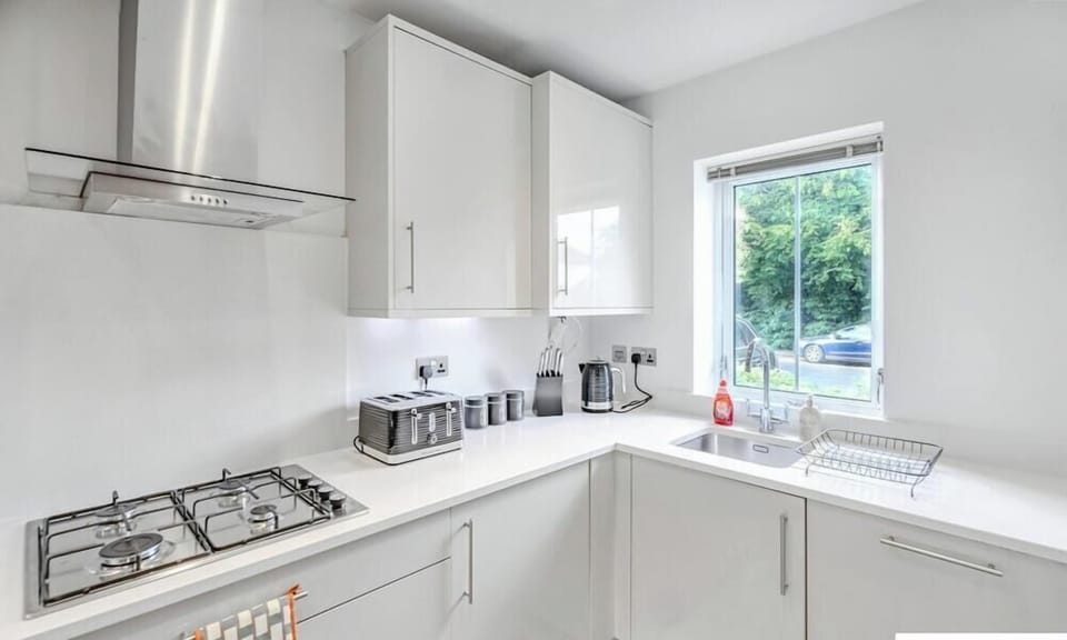 Kitchen area, dishwasher & washing machine