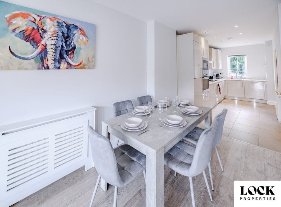 Dining area for 6 people