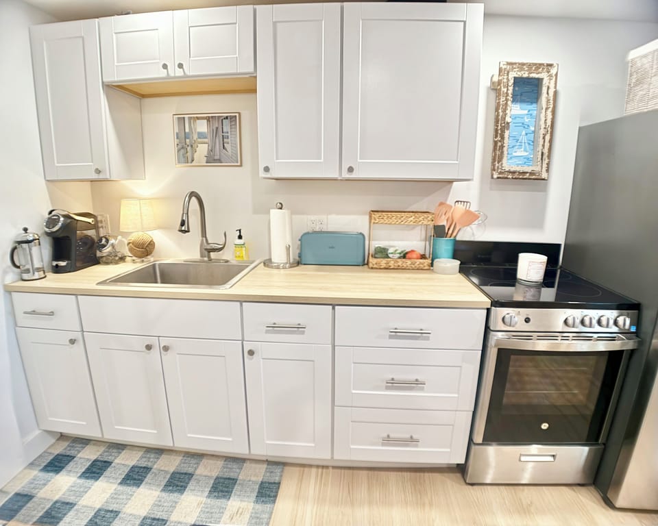 Kitchen - full size appliances ~ fully stocked with dishes, pots & pans, etc.