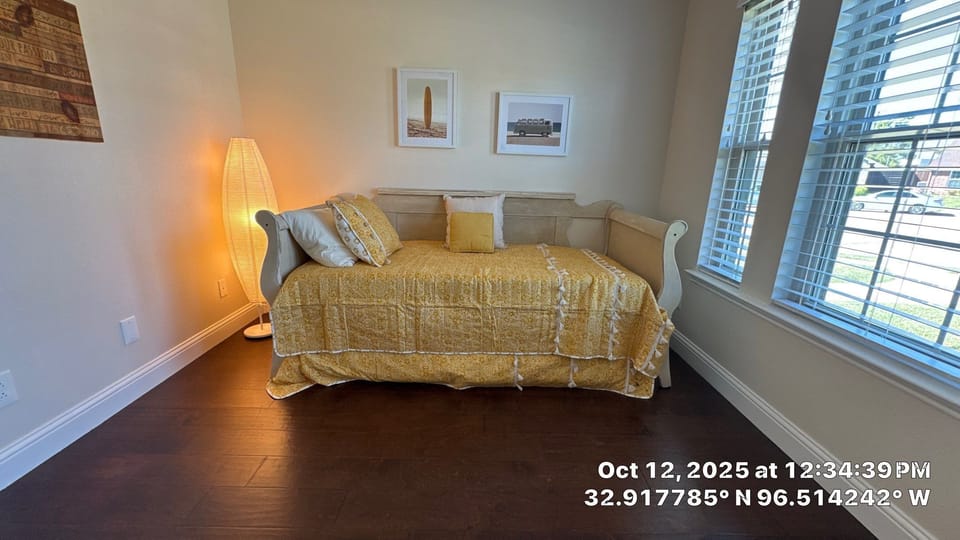 Twin day bed with pull out trundle